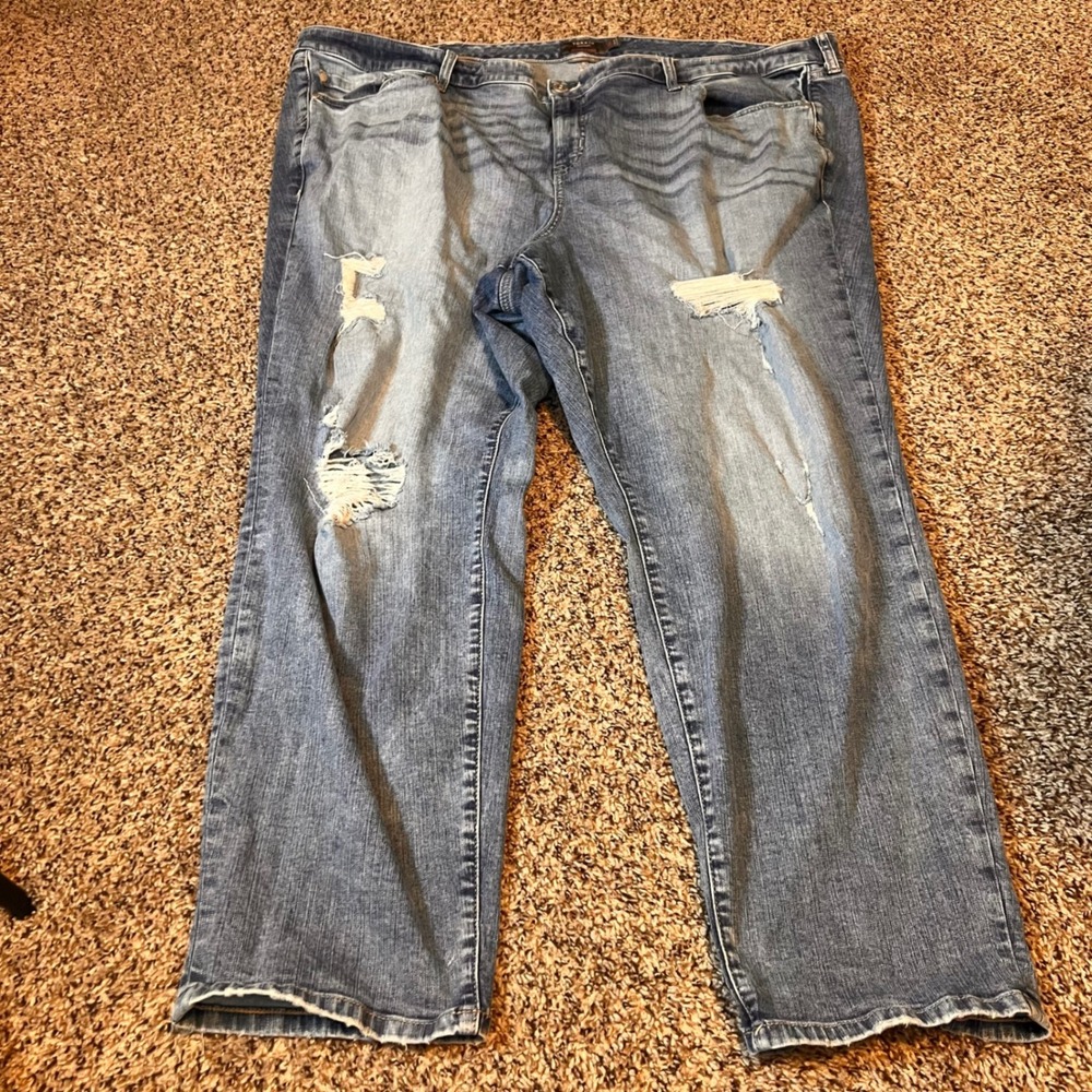 Torrid Plus Size 28R Boyfriend Straight‎ Leg Distressed Ripped Vintage Jeans